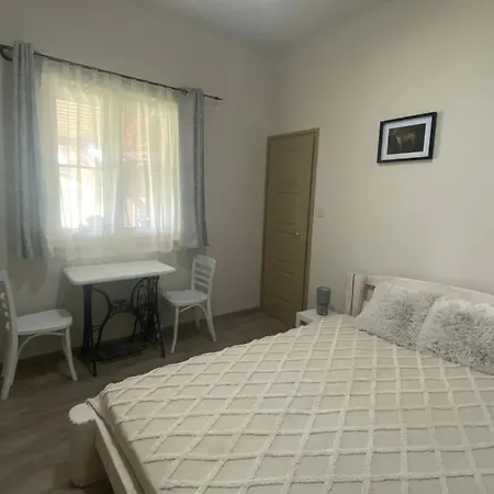 Tuender Pension Mogyorod Exterior photo