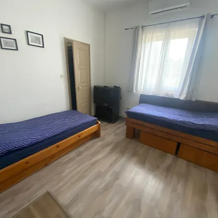 Tuender Pension Mogyorod Exterior photo